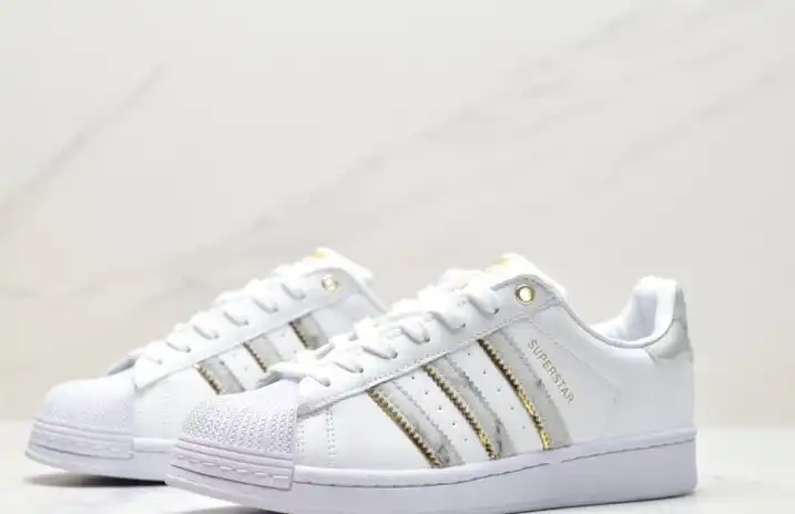 hype Adidas Sneakers