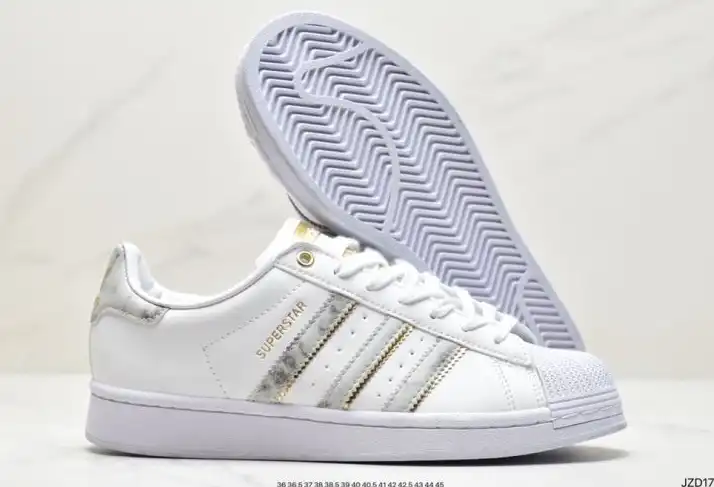 hype Adidas Sneakers