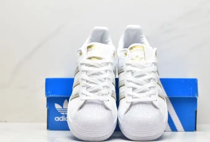 hype Adidas Sneakers