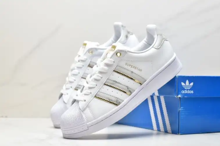 hype Adidas Sneakers