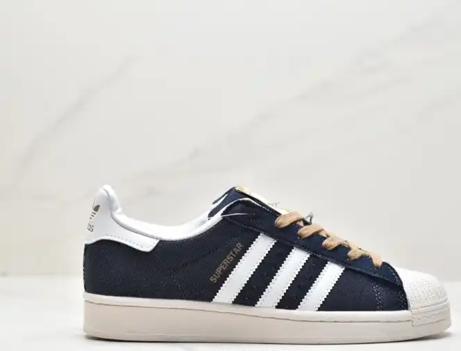 hype Adidas Sneakers