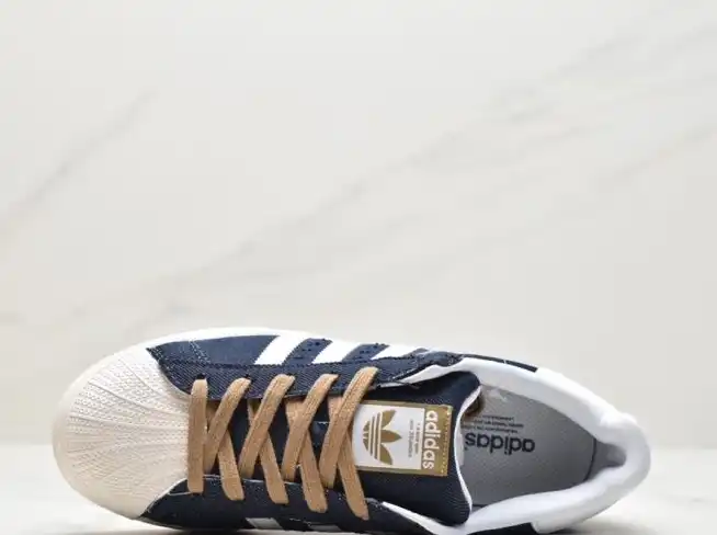 hype Adidas Sneakers