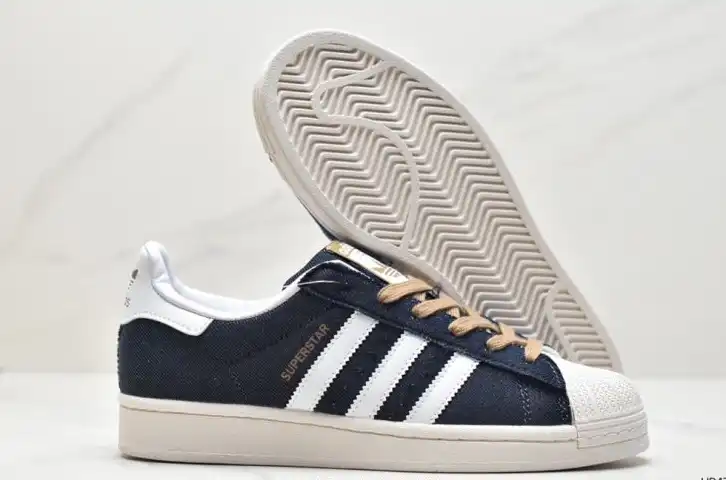 hype Adidas Sneakers