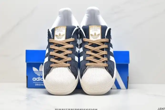 hype Adidas Sneakers