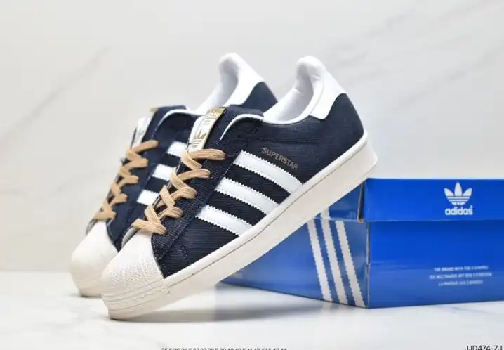 hype Adidas Sneakers