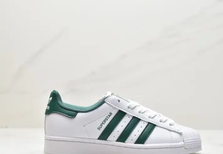 hype Adidas Sneakers