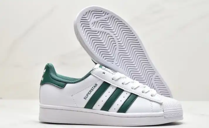 hype Adidas Sneakers