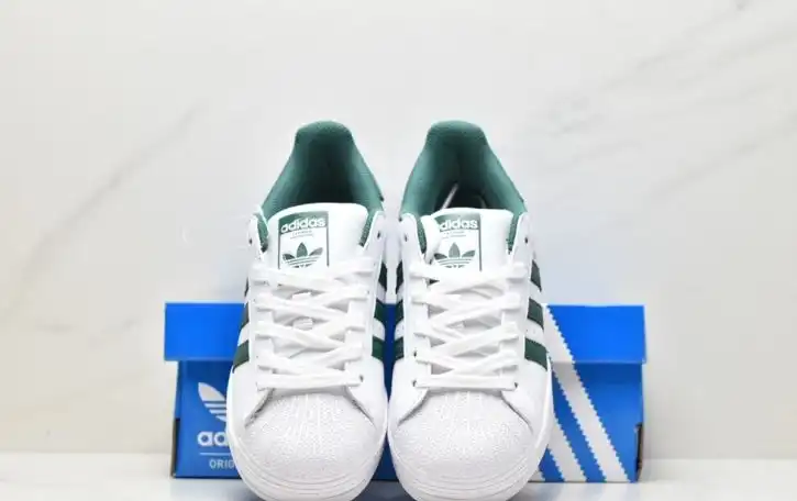 hype Adidas Sneakers