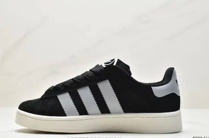 hype Adidas Sneakers