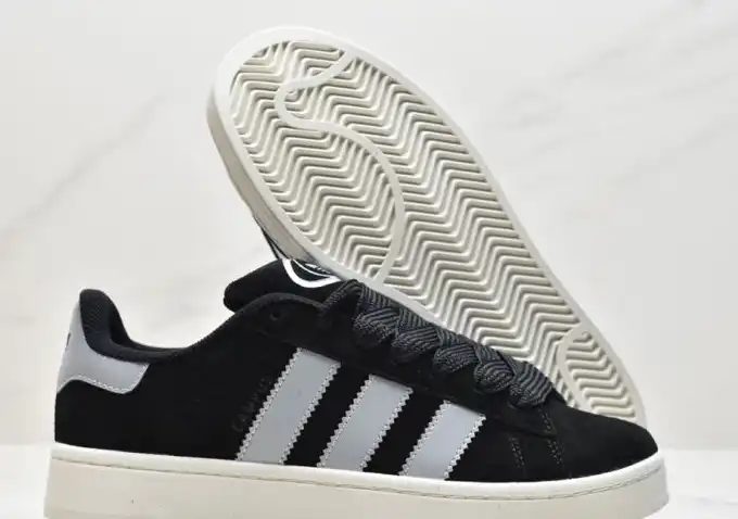 hype Adidas Sneakers