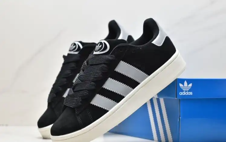 hype Adidas Sneakers