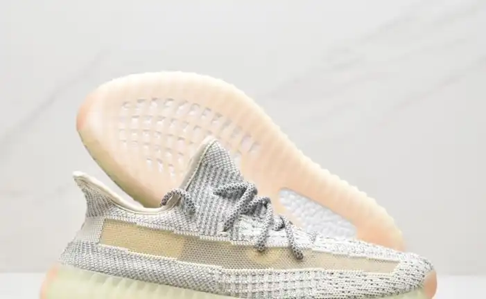 hype Adidas Yeezy Boost