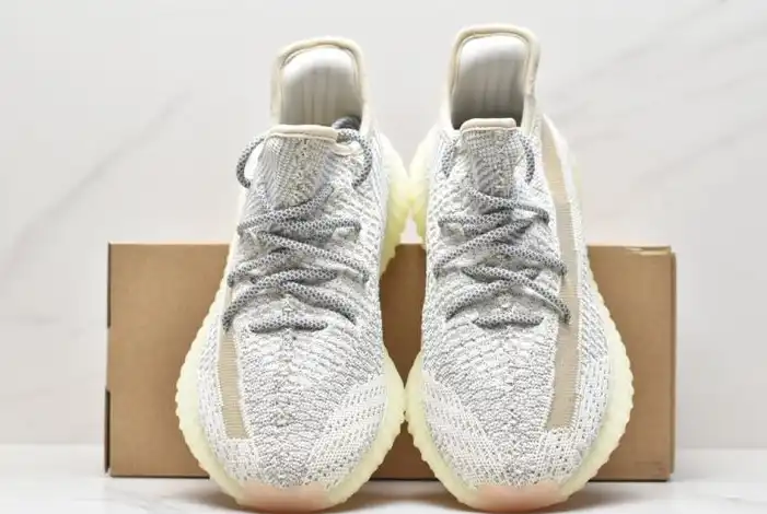 hype Adidas Yeezy Boost