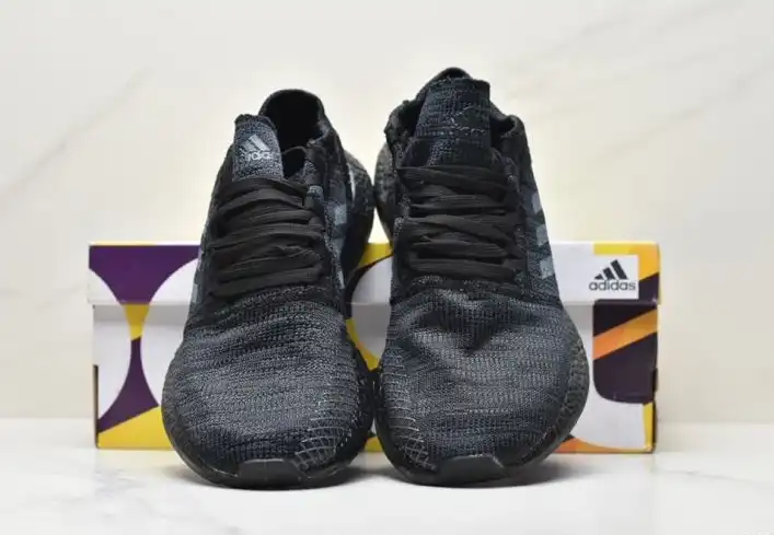 hype Adidas Sneakers