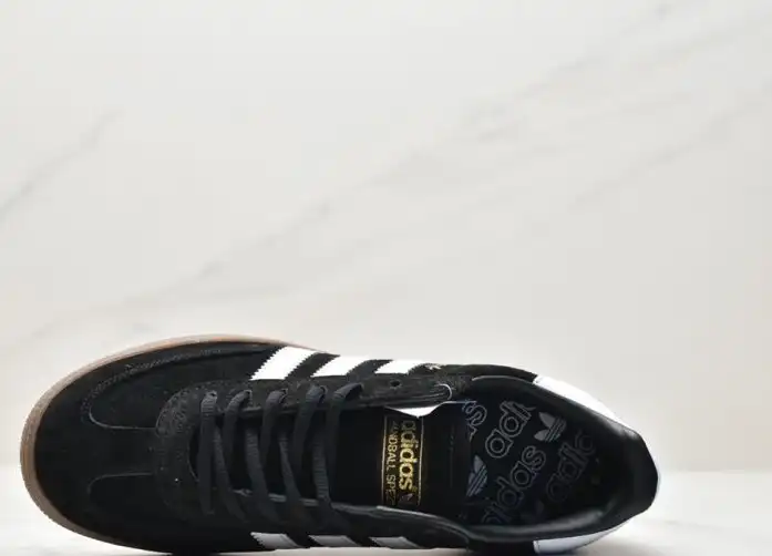 hype Adidas Sneakers