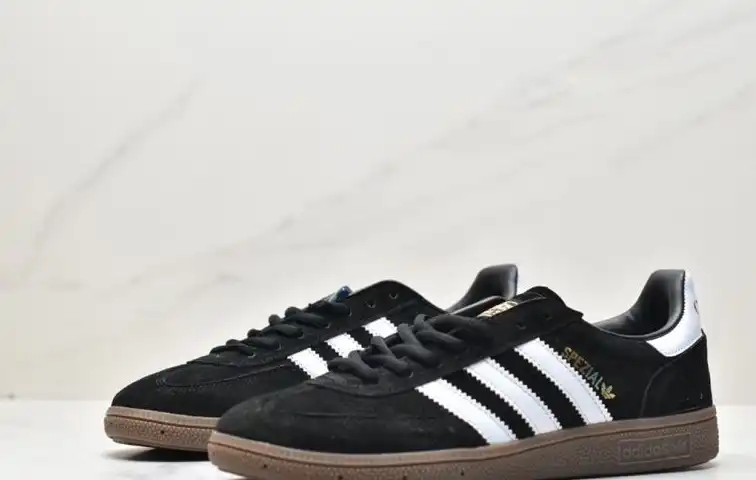 hype Adidas Sneakers