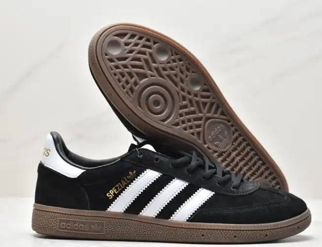 hype Adidas Sneakers