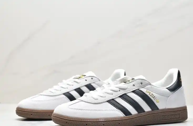 hype Adidas Sneakers