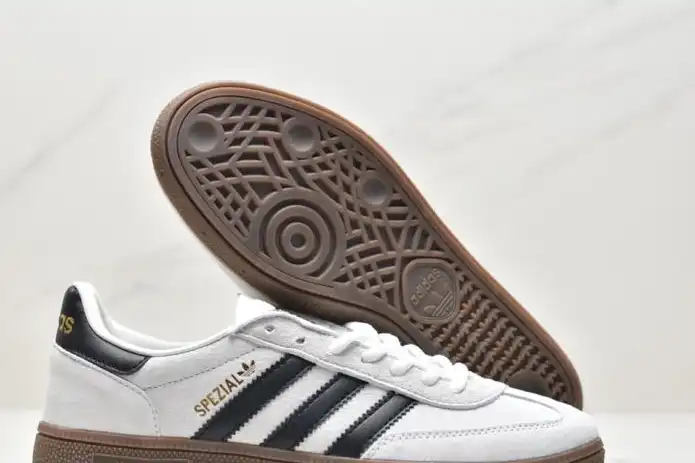 hype Adidas Sneakers