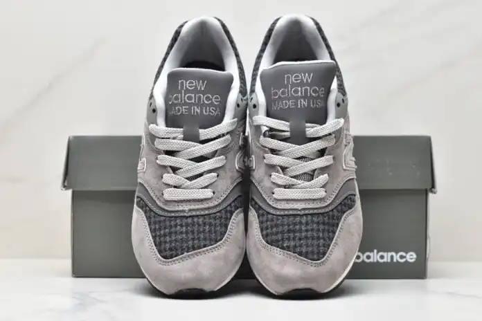 hype New Balance Sneakers