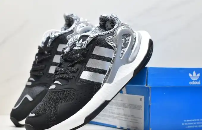 hype Adidas Sneakers