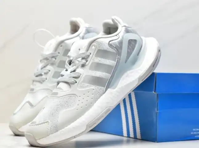 hype Adidas Sneakers