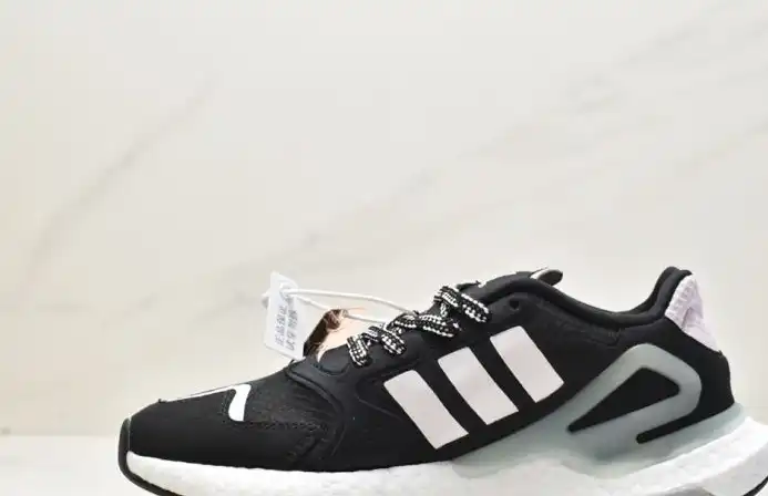 hype Adidas Sneakers