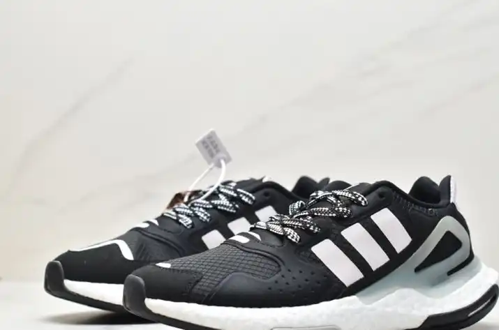 hype Adidas Sneakers