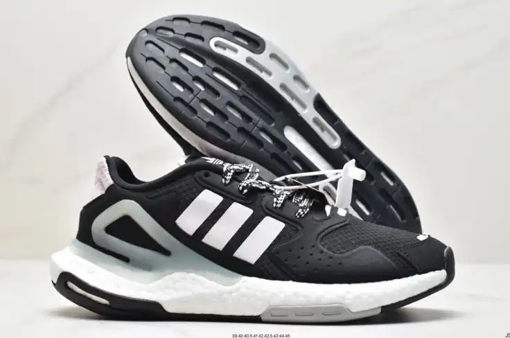 hype Adidas Sneakers