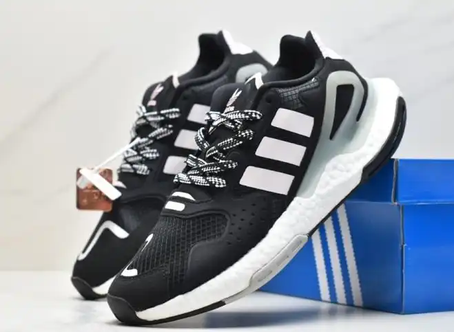 hype Adidas Sneakers