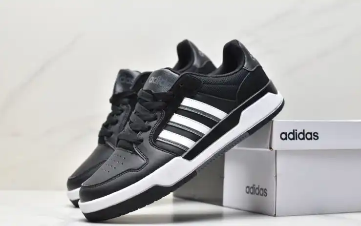 hype Adidas Sneakers