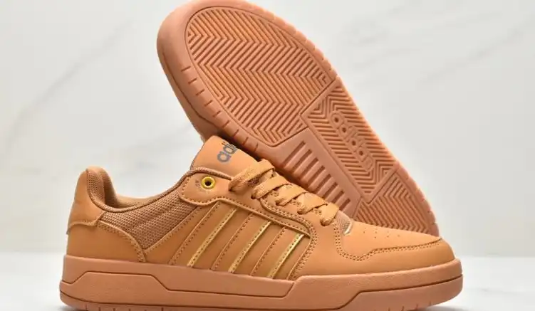 hype Adidas Sneakers