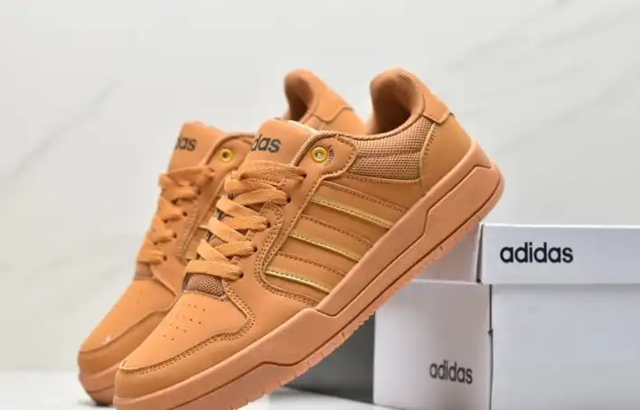 hype Adidas Sneakers