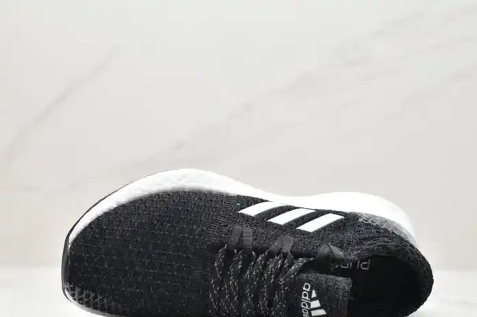 hype Adidas Sneakers