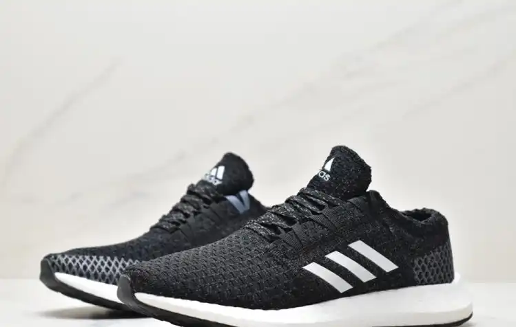 hype Adidas Sneakers