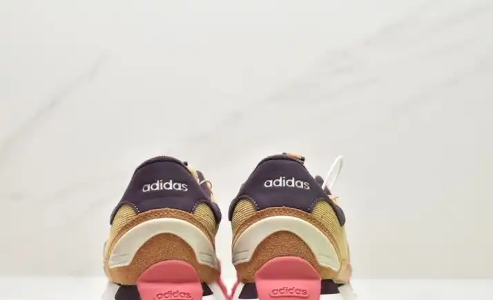 hype Adidas Sneakers