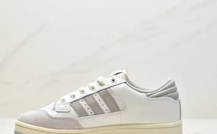 hype Adidas Sneakers