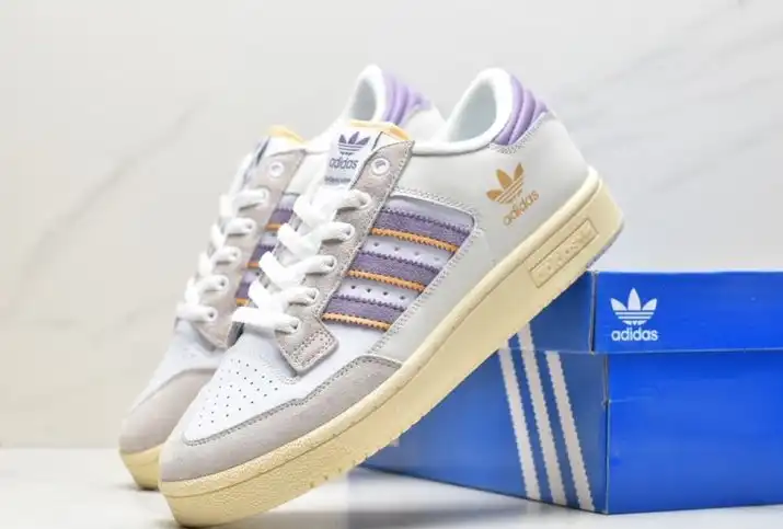 hype Adidas Sneakers