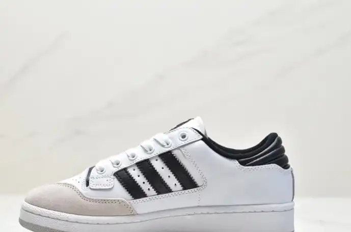 hype Adidas Sneakers