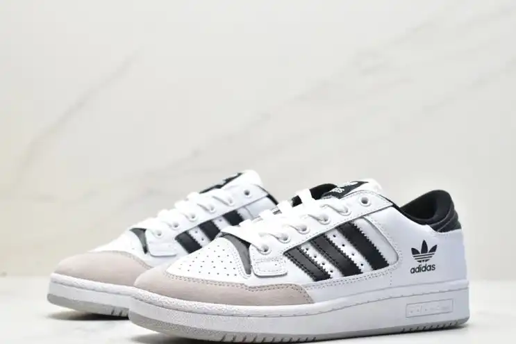 hype Adidas Sneakers