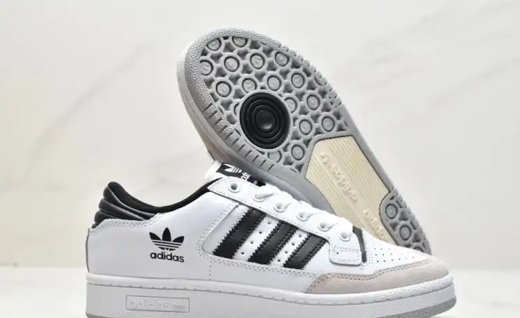 hype Adidas Sneakers