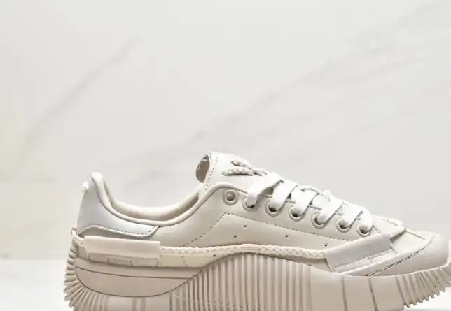 hype Adidas Sneakers