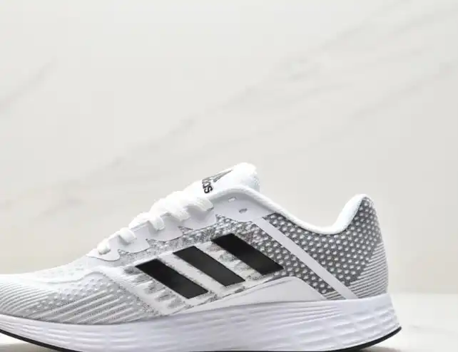 hype Adidas Sneakers