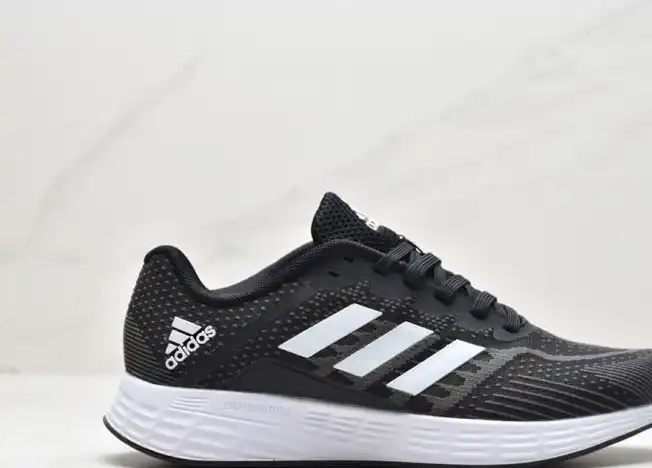 hype Adidas Sneakers