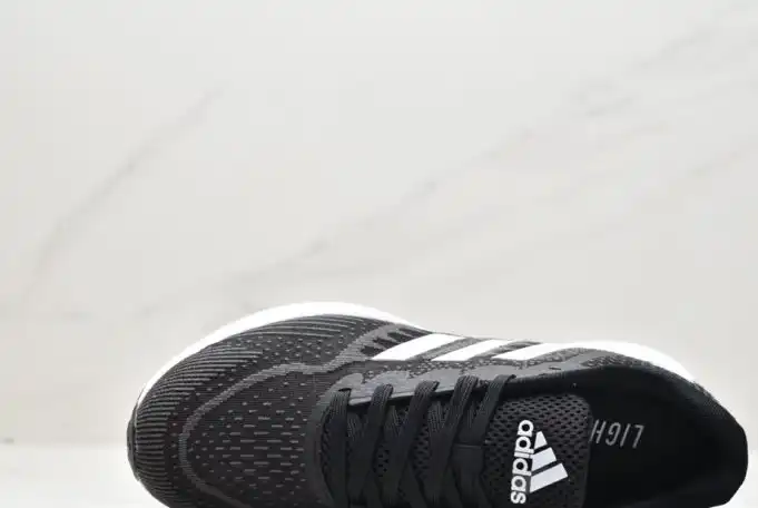 hype Adidas Sneakers