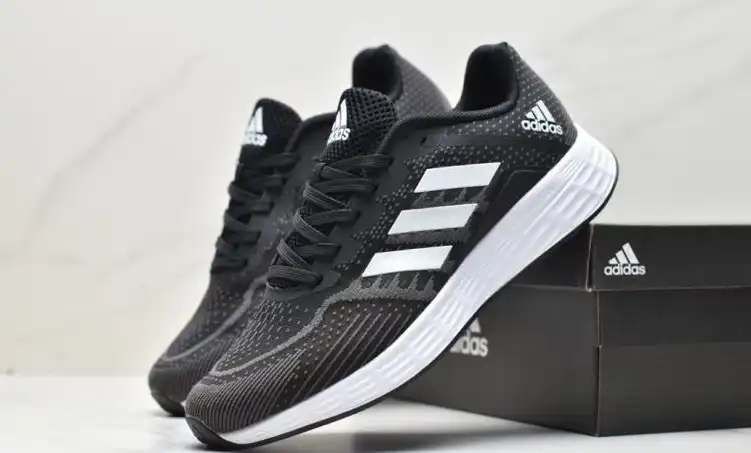 hype Adidas Sneakers