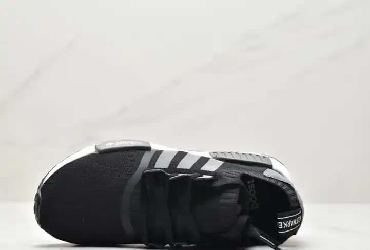 hype Adidas Sneakers