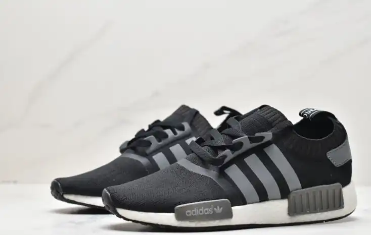 hype Adidas Sneakers