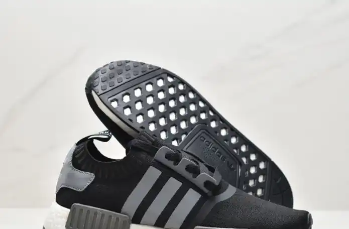 hype Adidas Sneakers