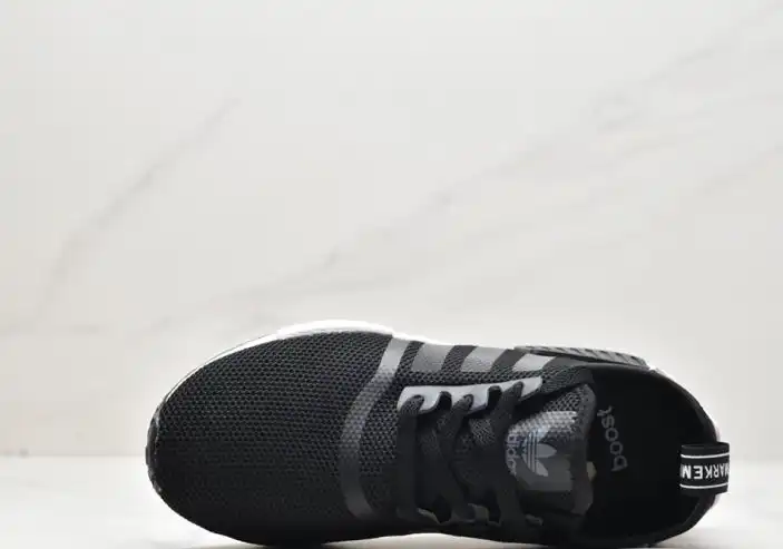 hype Adidas Sneakers